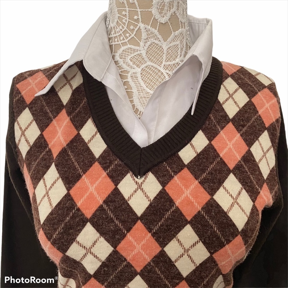 Adina Argyle front Brown sweater with white collar - Picture 9 of 9